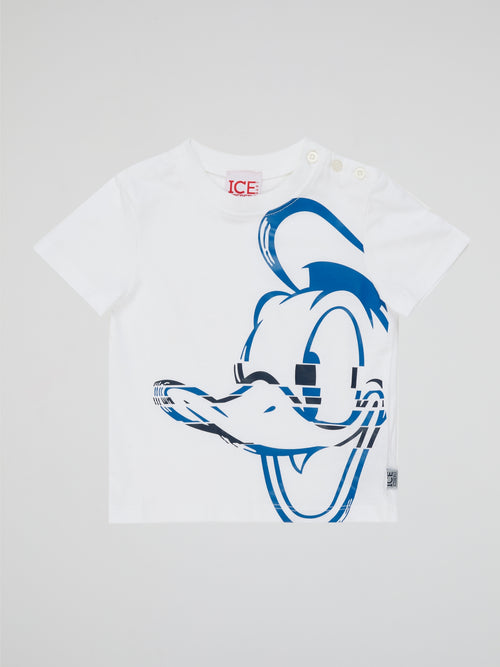 Introducing the coolest tee in town: the White Donald Duck T-Shirt (Kids)Iceberg! This whimsical masterpiece combines the iconic charm of our feathered friend with an ice-cold twist. Crafted with high-quality materials, this tee guarantees style and comfort while making your little one the undisputed star of the playgroup. Let them rock this adorable icy Donald Duck design and watch their imagination take flight!