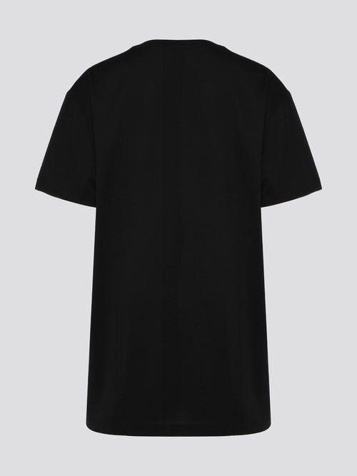 Step up your streetwear game with this Roberto Cavalli Black Logo Print Oversized T-Shirt. Emblazoned with the brand's iconic logo in a bold graphic print, this tee is sure to make a statement wherever you go. The oversized fit adds a touch of urban edge, perfect for pairing with your favorite jeans or joggers for a stylish yet comfortable look.