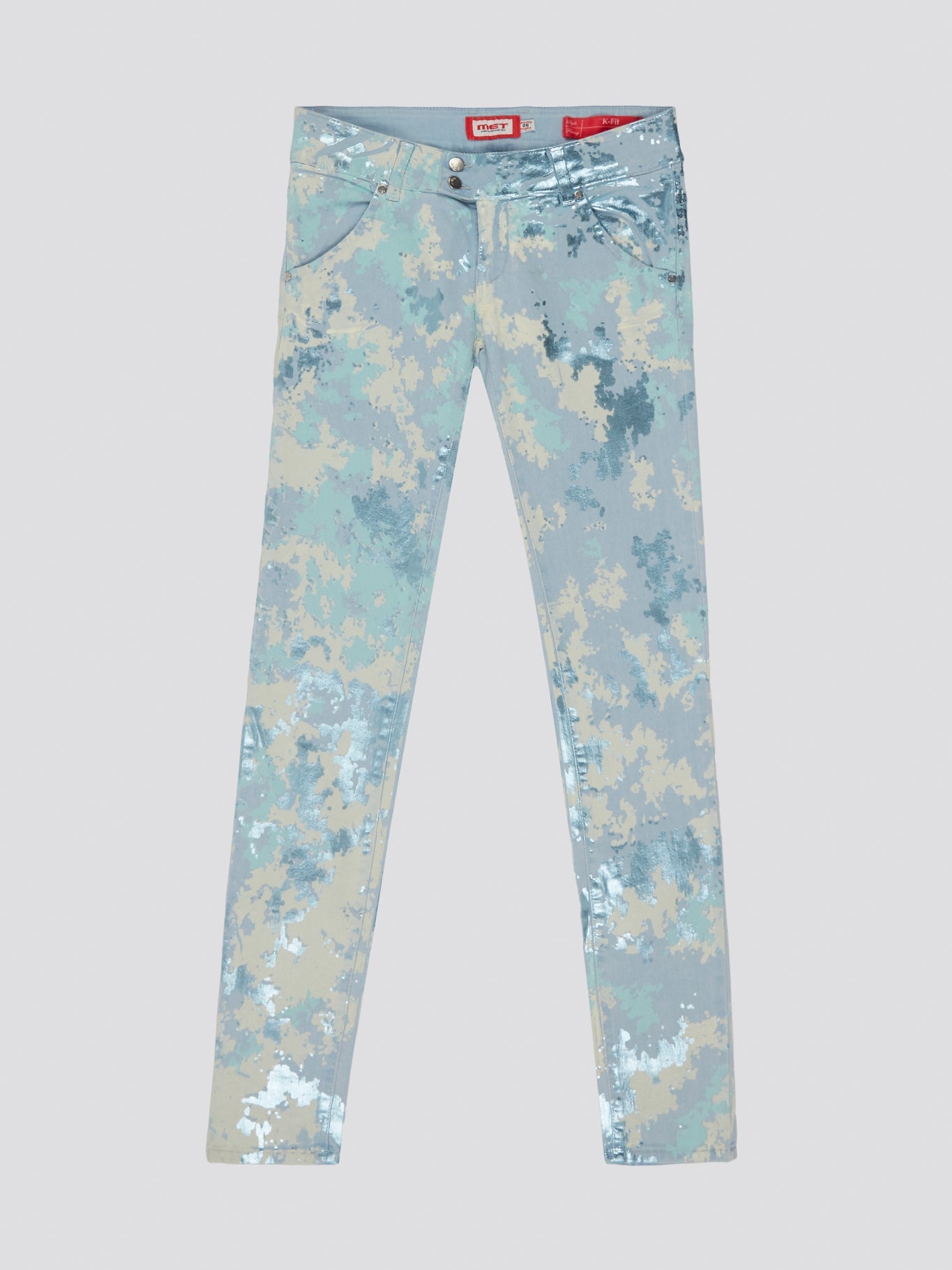 Step out in style with our innovative Blue Camo Jeans from Met Injeans! These statement-making jeans feature a trendy blue camouflage print that will have heads turning wherever you go. Made with high-quality denim and a comfortable fit, these jeans are perfect for those who want to stand out from the crowd.